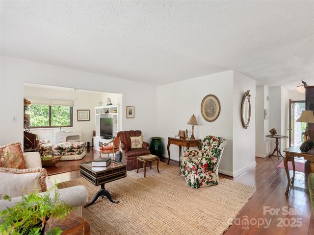 514 Crowfields Lane, Asheville, NC 28803