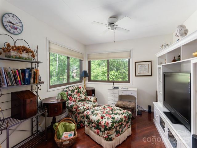 514 Crowfields Lane, Asheville, NC 28803