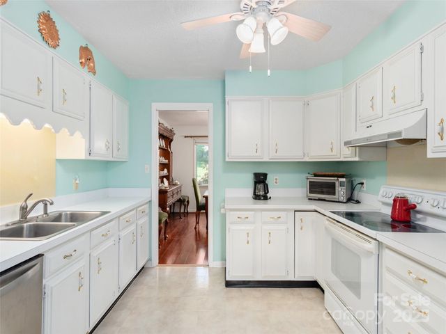 514 Crowfields Lane, Asheville, NC 28803