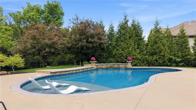 16208 Lucille Street, Overland Park, KS 66221