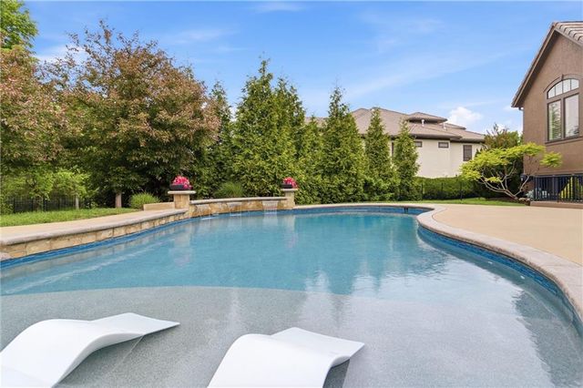 16208 Lucille Street, Overland Park, KS 66221