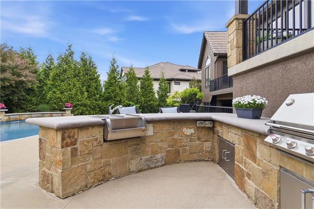 16208 Lucille Street, Overland Park, KS 66221