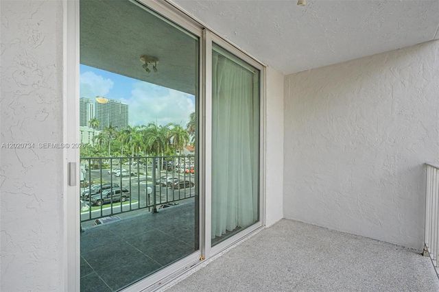 16558 NE 26th Avenue 3H, North Miami Beach, FL 33160