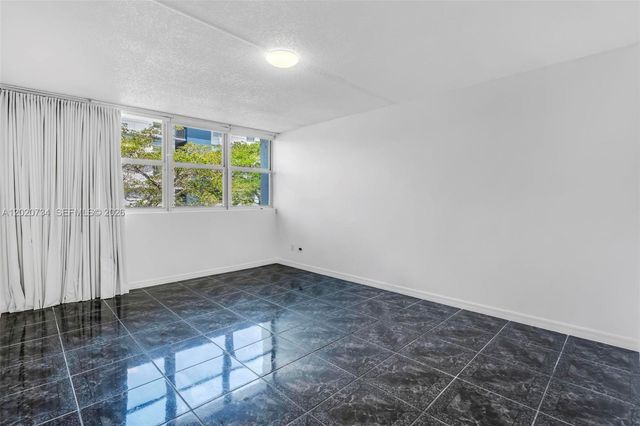 16558 NE 26th Avenue 3H, North Miami Beach, FL 33160
