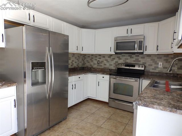 6940 Grand Valley Drive, Colorado Springs, CO 80911