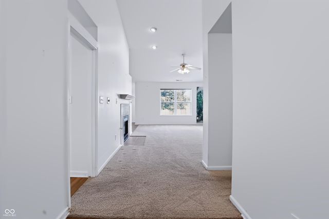 6904 N Laredo Drive, Mccordsville, IN 46055