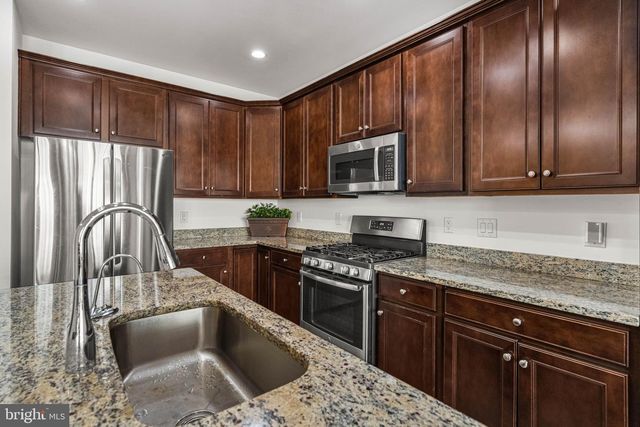 23 LARKSPUR LN, Monroe Township, NJ 08831