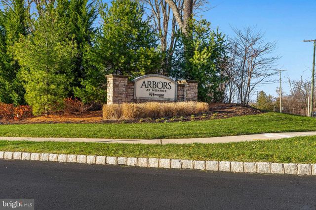 23 LARKSPUR LN, Monroe Township, NJ 08831