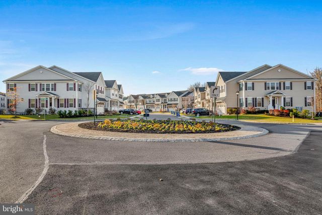 23 LARKSPUR LN, Monroe Township, NJ 08831