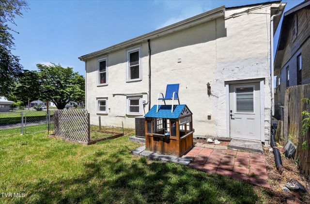 425 Beasley Street, Elizabethton, TN 37643