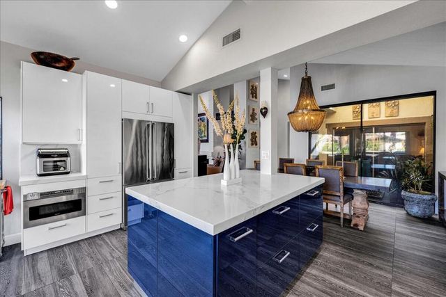 107 Tanglewood Trail, Palm Desert, CA 92211