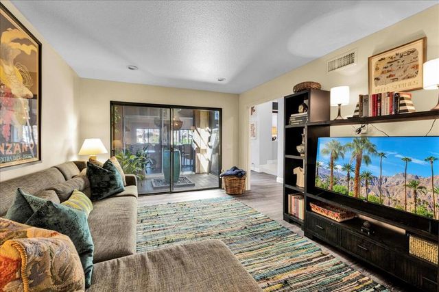 107 Tanglewood Trail, Palm Desert, CA 92211