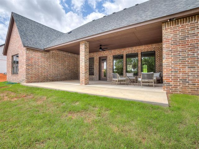 3394 Red Ridge Drive, Blanchard, OK 73010
