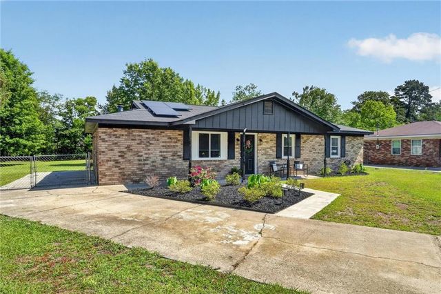 244 Deerwood Drive, Hinesville, GA 31313