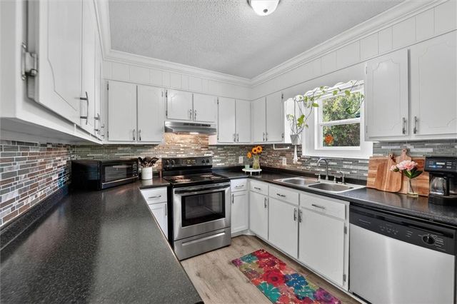 244 Deerwood Drive, Hinesville, GA 31313