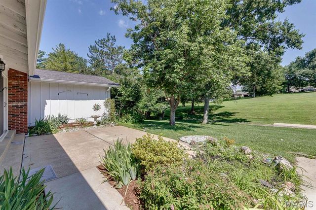 713 Barham Down Drive, Ballwin, MO 63011
