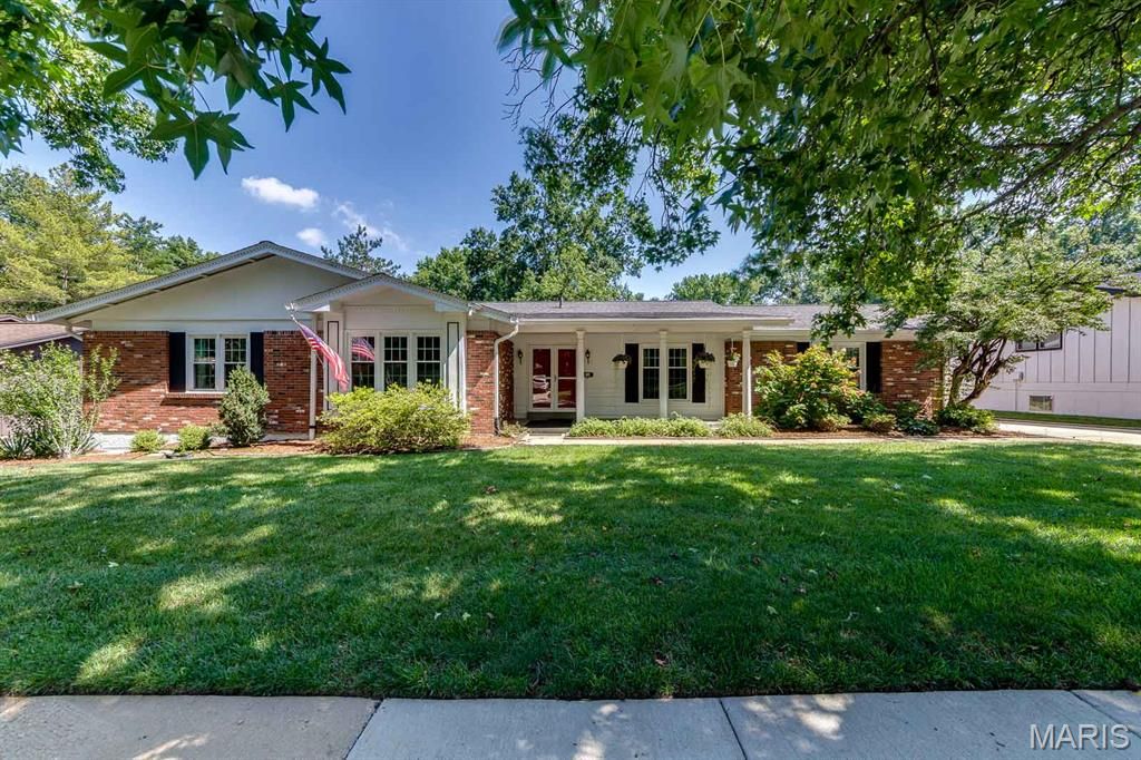 713 Barham Down Drive, Ballwin, MO 63011
