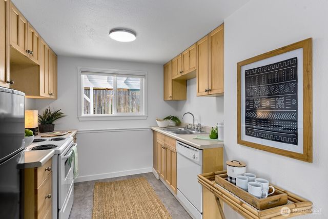 10753 28th Avenue SW, Seattle, WA 98146