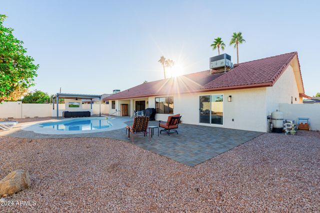 18019 N 137TH Drive N, Sun City West, AZ 85375