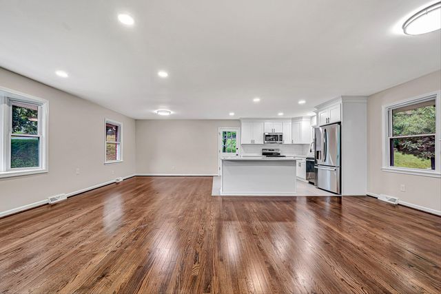 4549 Kirkwood DR, Roanoke, VA 24018