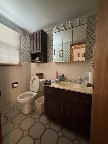 151 Rose Tree Lane, Lindenhurst, IL 60046