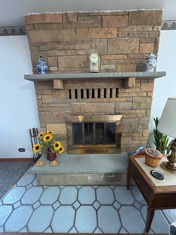 151 Rose Tree Lane, Lindenhurst, IL 60046