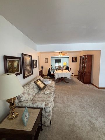 151 Rose Tree Lane, Lindenhurst, IL 60046