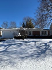151 Rose Tree Lane, Lindenhurst, IL 60046
