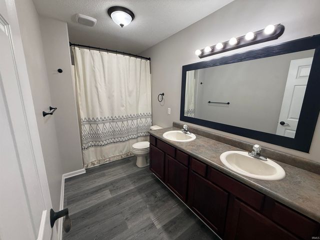 12810 Loch Dhu Lane, Fort Wayne, IN 46814