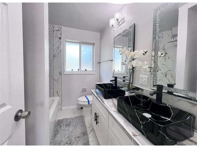 555 Everett St, Lakewood, CO 80226