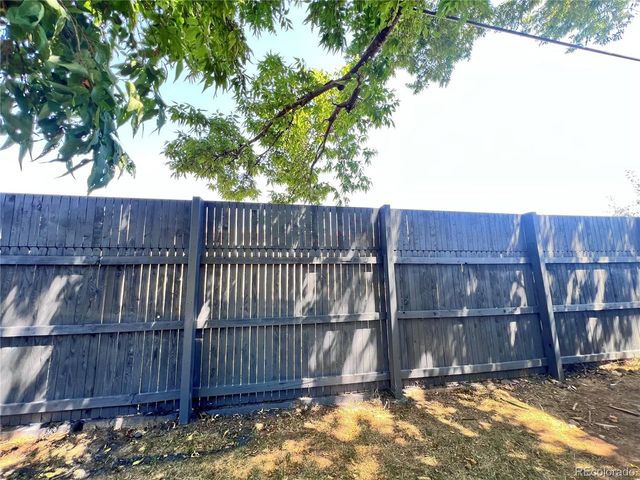 555 Everett St, Lakewood, CO 80226