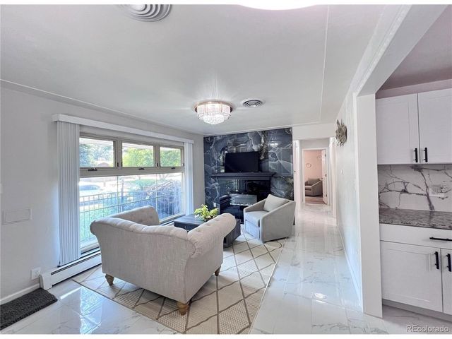 555 Everett St, Lakewood, CO 80226
