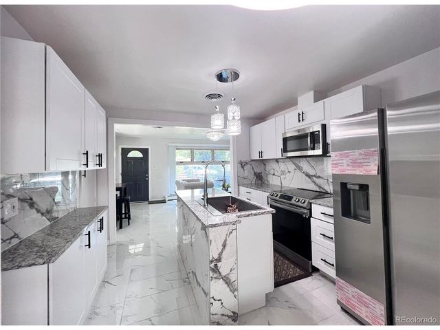 555 Everett St, Lakewood, CO 80226
