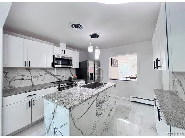 555 Everett St, Lakewood, CO 80226
