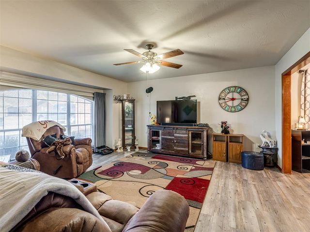 520 Greenfield Drive, Yukon, OK 73099