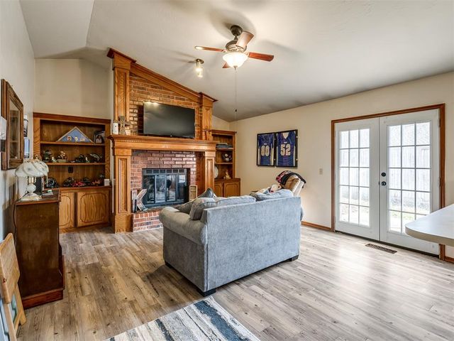 520 Greenfield Drive, Yukon, OK 73099