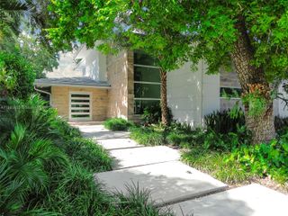 79 W Shore Dr W, Miami, FL 33133