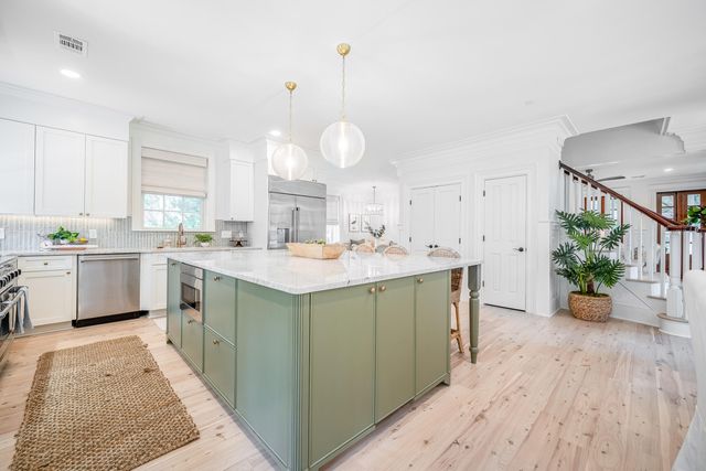 108 Live Oak Drive, Mount Pleasant, SC 29464