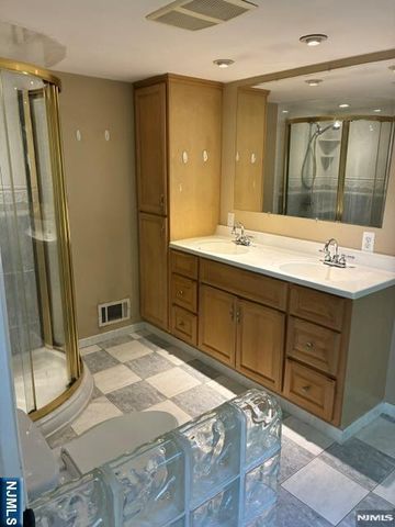 19 Crescent Road, Wayne, NJ 07470