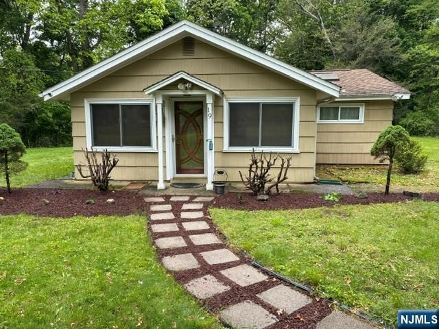 19 Crescent Road, Wayne, NJ 07470