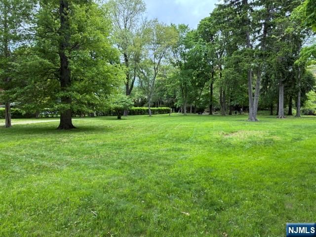 19 Crescent Road, Wayne, NJ 07470