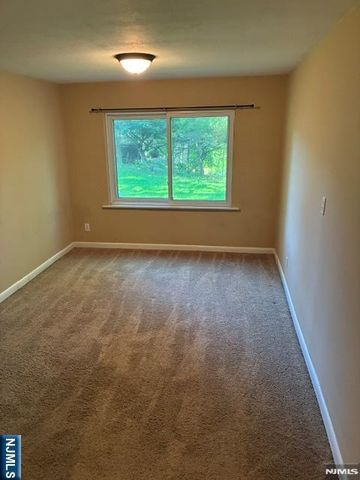 19 Crescent Road, Wayne, NJ 07470