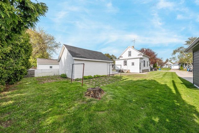 1421 CEDAR STREET, Oshkosh, WI 54901
