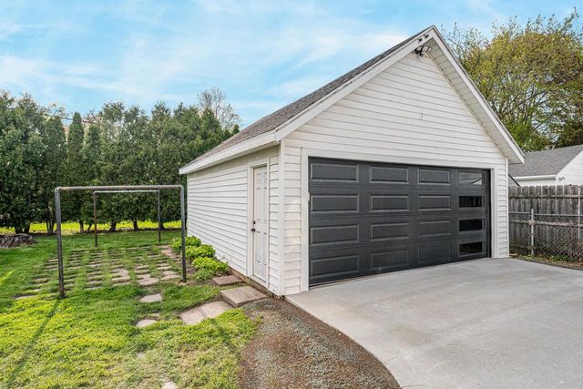 1421 CEDAR STREET, Oshkosh, WI 54901
