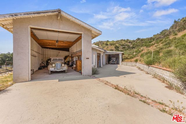 28132 Oak Spring Canyon Road, Canyon Country, CA 91387