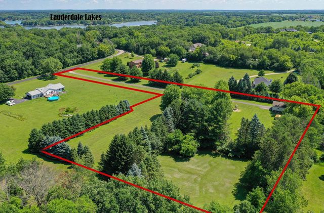 W5423 Briarwood ROAD, Elkhorn, WI 53121