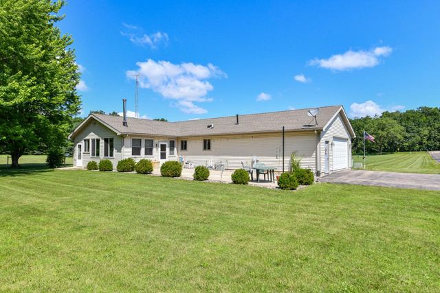 W5423 Briarwood ROAD, Elkhorn, WI 53121