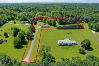 W5423 Briarwood ROAD, Elkhorn, WI 53121