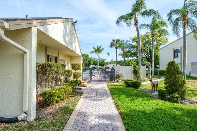3166 LAKE PINE WAY S E3, Tarpon Springs, FL 34688