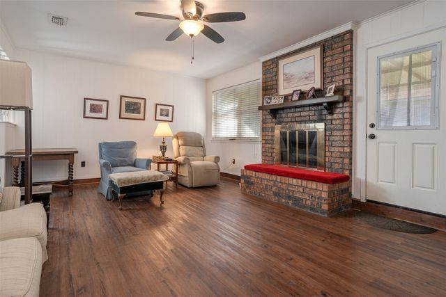 1244 Willowwood Drive, Cleburne, TX 76033